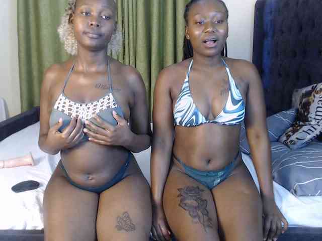 Roxanne- Sex Cam Show