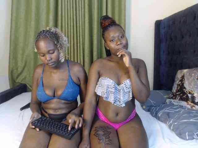 Roxanne- Sex Cam Show