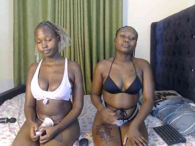 Roxanne- Sex Cam Show