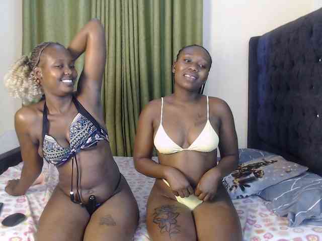 Roxanne- Sex Cam Show