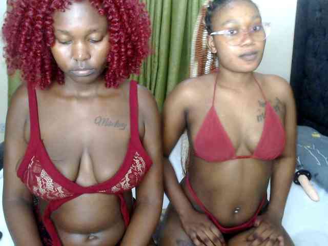 Roxanne-'s cam show statistics and live stream