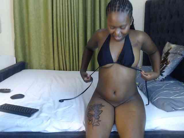 Roxanne- Sex Cam Show