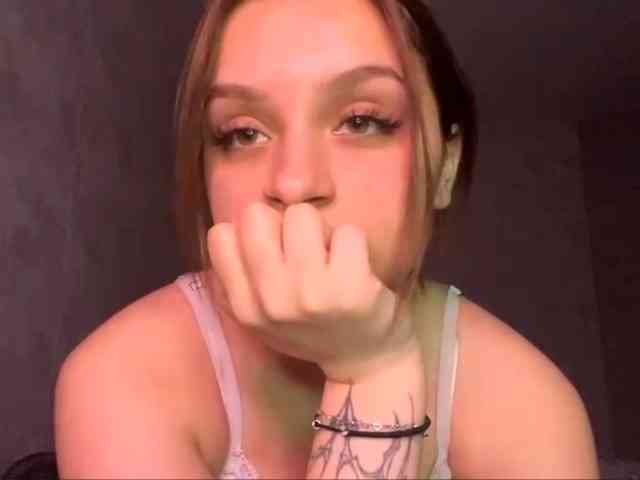 WhitneyStuer webcam