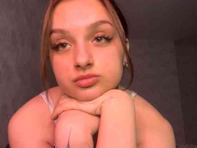 WhitneyStuer webcam