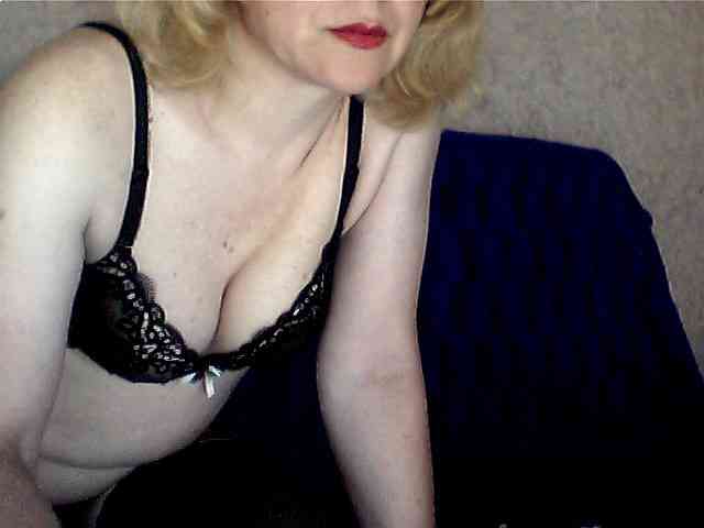 olesyaLAV Live Webcam on BongaCams