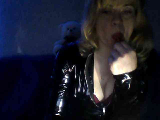 olesyaLAV webcam