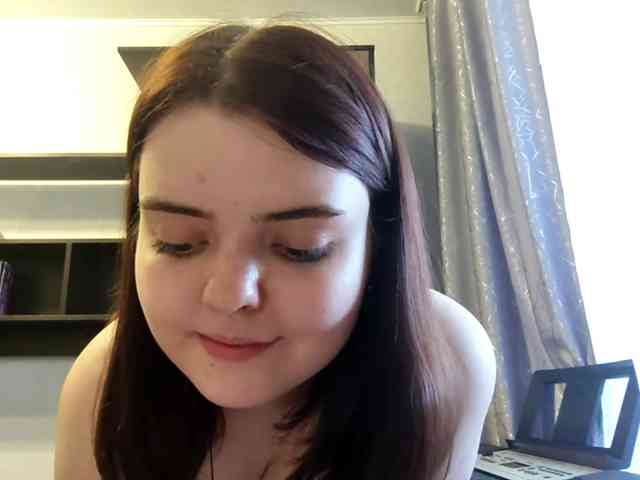 Model ini sedang live sekarang. RosalynSturner