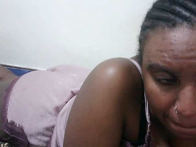 le modèle Cuteebonya est en webcam porno dans un show sur le site bongacams, il possède les tags suivants: Ebony,Brunette,Hairy