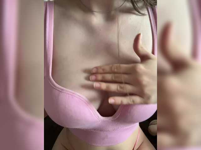 Lunelly live webcam show