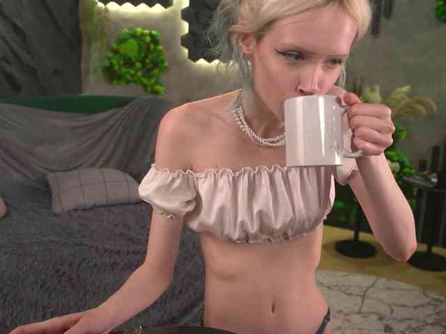 Dieses Model ist jetzt live. shishka-angel