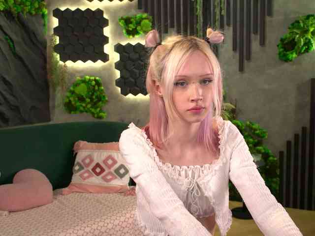 shishka-angel Live Webcam on BongaCams