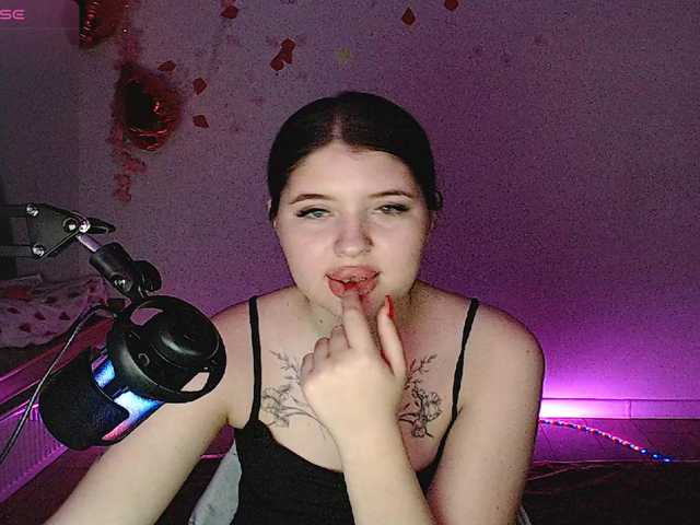 Bluerose, 18 y/o - Live Cam on BongaCams