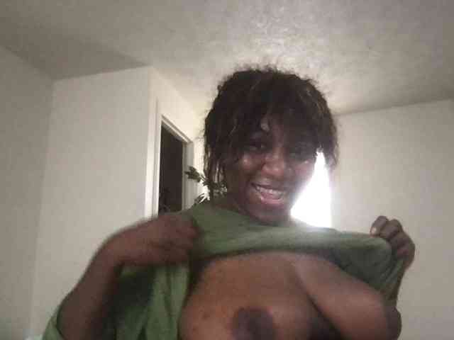 Modèle: nudebigboobsfriendlyfun
