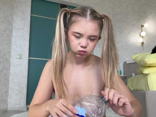 Lana_Leee