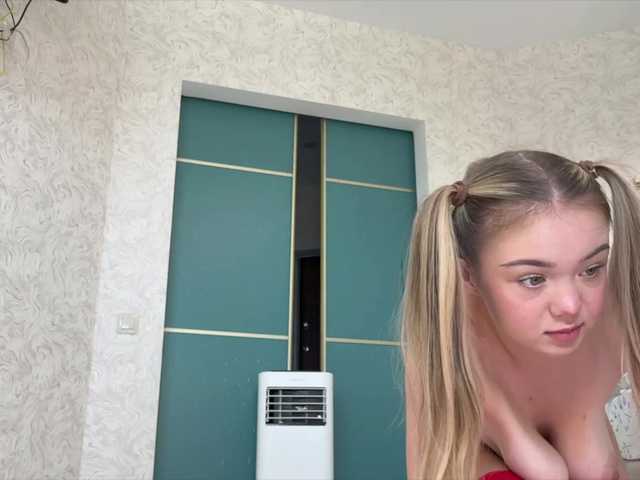 Lana_Leee