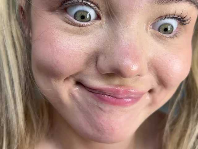 Lana_Leee