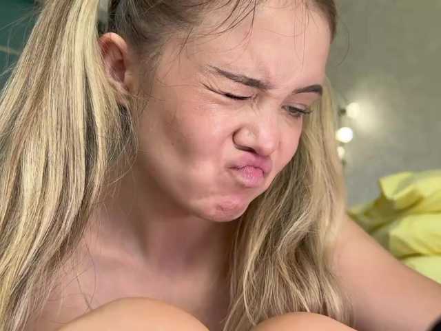 Lana_Leee