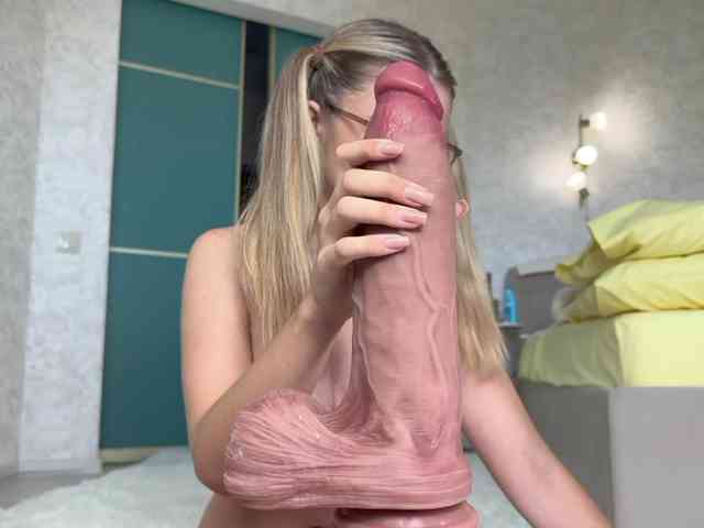 Lana_Leee