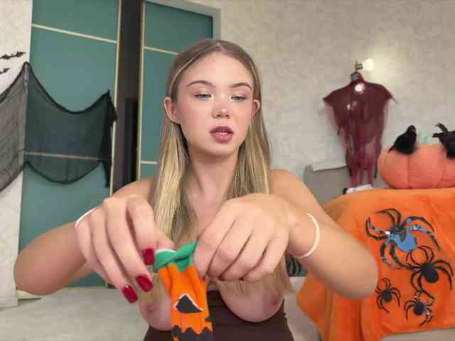 Lana_Leee