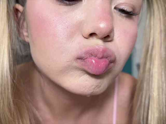 Lana_Leee