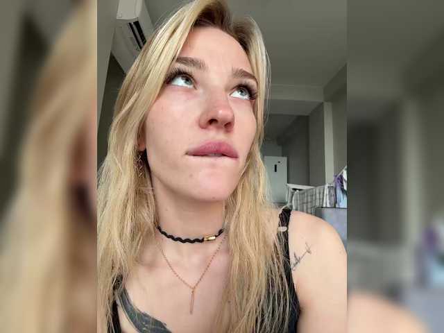 Looonacom live cam on BongaCams
