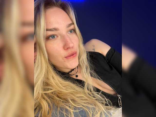Looonacom live cam on BongaCams