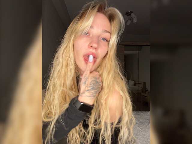 Looonacom live cam on BongaCams