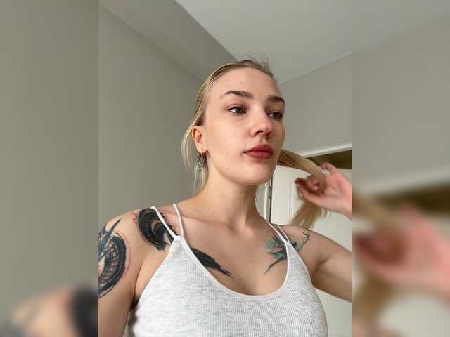Looonacom live cam on BongaCams
