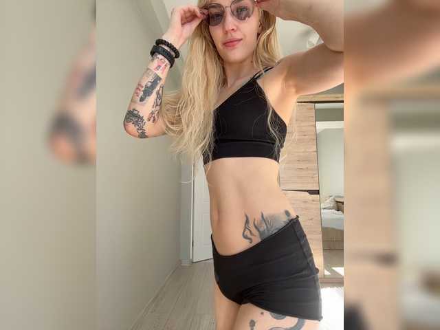 Looonacom live cam on BongaCams