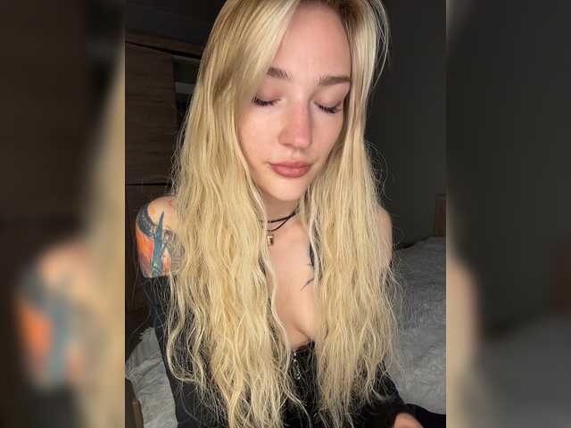 Looonacom live cam on BongaCams