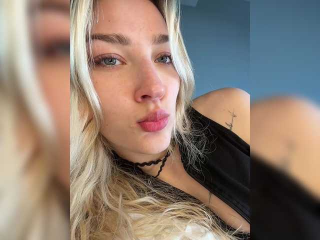 Looonacom live cam on BongaCams