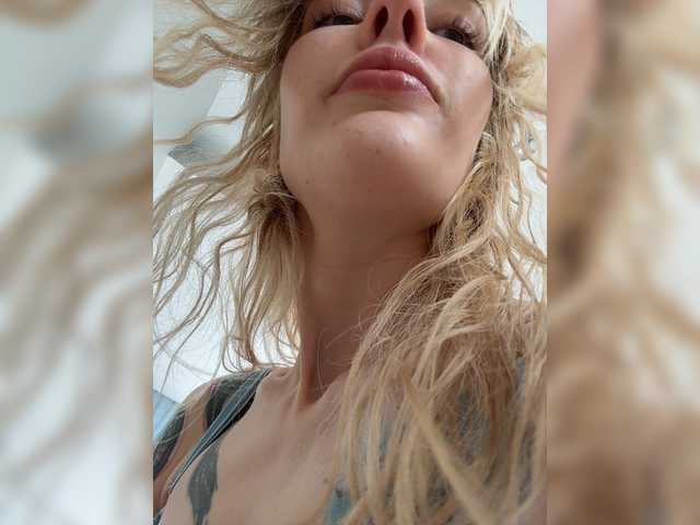 AlinnaAnnila live webcam show