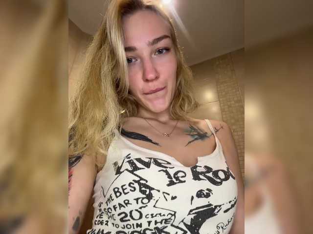 Looonacom live cam on BongaCams