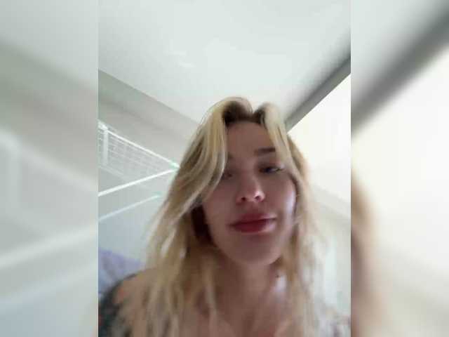 AlinnaAnnila live webcam show