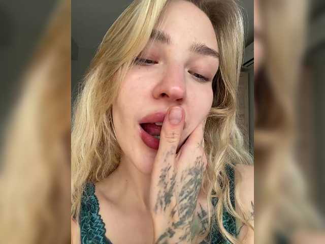 Looonacom live cam on BongaCams