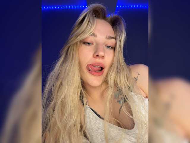 Looonacom live cam on BongaCams