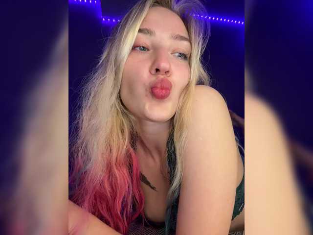 Looonacom live cam on BongaCams