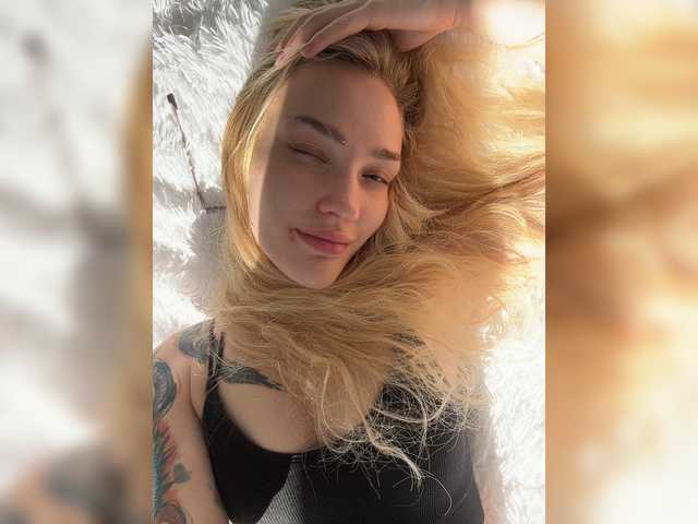 Looonacom live cam on BongaCams