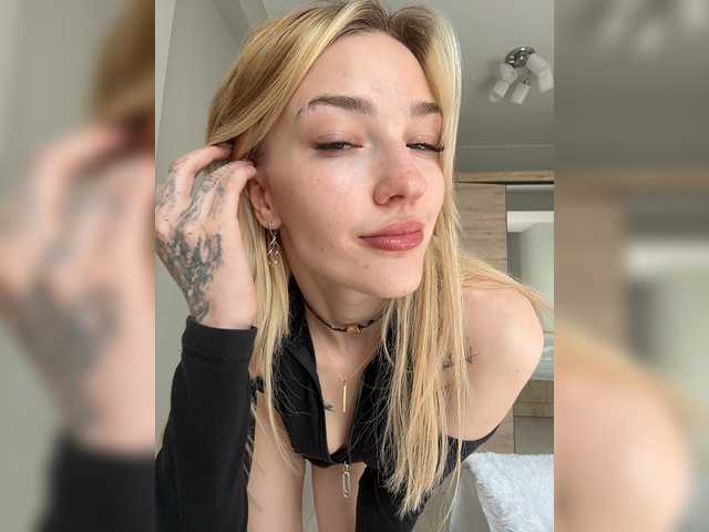 AlinnaAnnila live webcam show