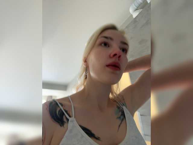 AlinnaAnnila — live female cam