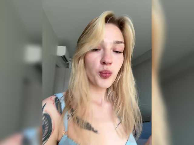 Looonacom live cam on BongaCams