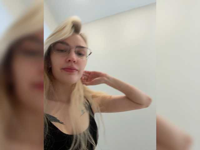 Looonacom live cam on BongaCams