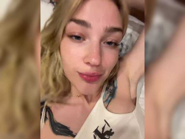 Looonacom live cam on BongaCams