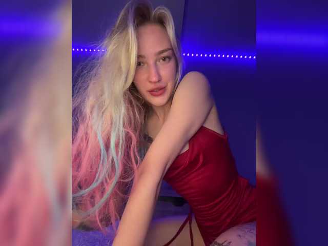 AlinnaAnnila — live female cam