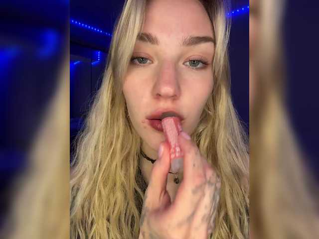 Looonacom live cam on BongaCams
