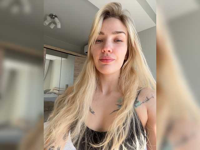 Looonacom live cam on BongaCams