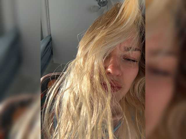 AlinnaAnnila live webcam show