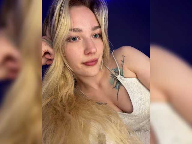 Looonacom live cam on BongaCams