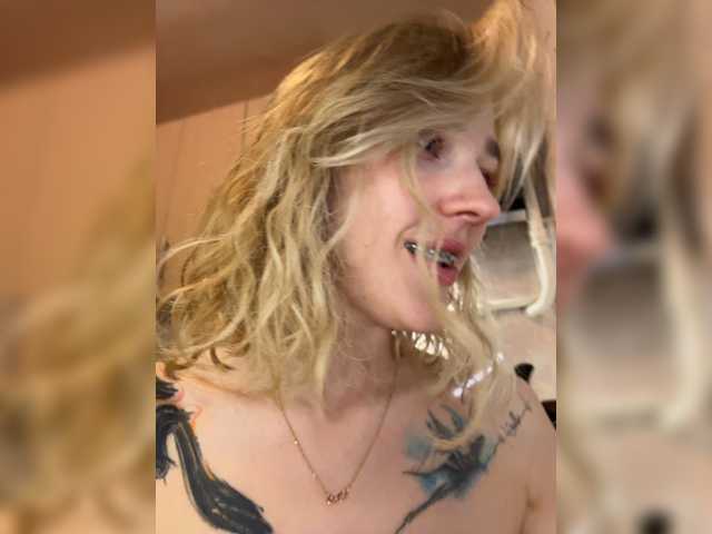 Looonacom live cam on BongaCams
