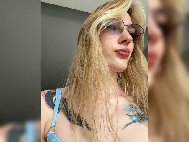 Looonacom live cam on BongaCams